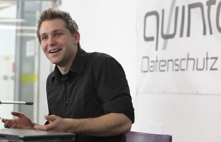 © Reuters. Law student Schrems briefs the media in Vienna