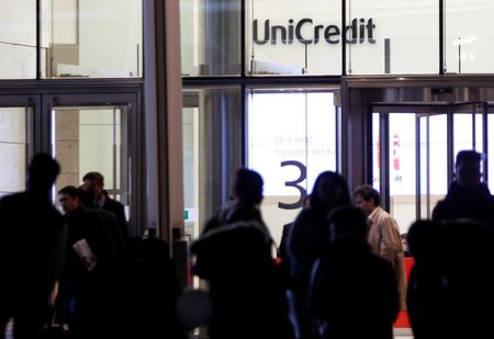 © Reuters. People stand outside the UniCredit Bank headquarters in Milan