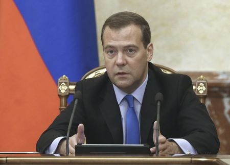 © Reuters. Primeiro-ministro da Rússia, Dmitry Medvedev, participa de reunião de governo em Moscou