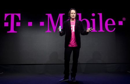 © Reuters. File photo of T-Mobile CEO John Legere speaking during a news conference at the 2014 International Consumer Electronics Show (CES) in Las Vegas