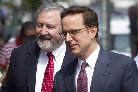 © Reuters. Attorneys Jonathan Blackman and Carmine Boccuzzi, lead lawyers representing Argentina in its ongoing debt talks, arrive at federal court for a hearing in New York