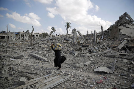 © Reuters. خزاعة.. البلدة المزدهرة في غزة التي كانت مقصدا لرحلات اليوم الواحد تحولت لأنقاض