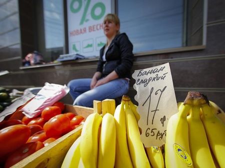 © Reuters. Rusia todavía estudia si prohíbe la importación de alimentos  