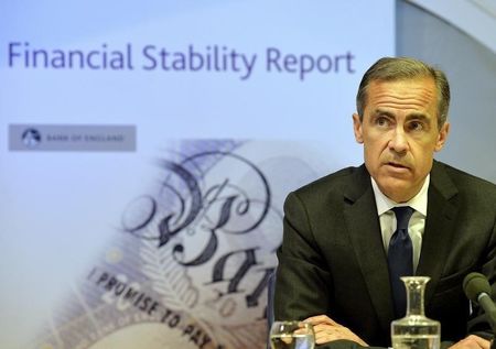 © Reuters. El Banco de Inglaterra mantiene los tipos en medio de fuerte debate