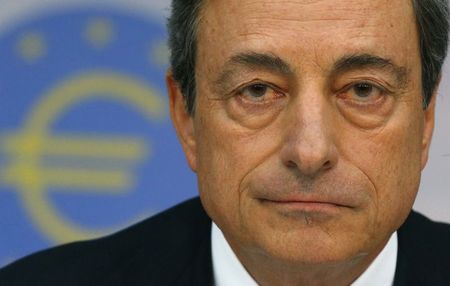 © Reuters. Presidente do Banco Central Europeu, Mario Draghi, durante coletiva de imprensa em Frankfurt