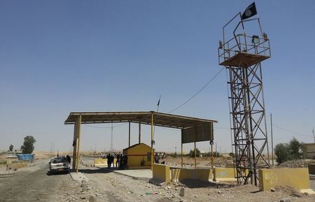 © Reuters. الدولة الإسلامية تعزز مكاسبها في شمال العراق وانفجارات في بغداد وكركوك