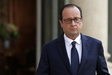 © Reuters. L’HORIZON DE LA RENTRÉE S’ASSOMBRIT ENCORE POUR FRANÇOIS HOLLANDE