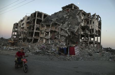 © Reuters. شاهد:  انفجار يهز غزة بعد ضربة اسرائيلية فيما يبدو