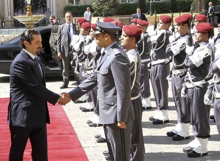 © Reuters. Former Lebanese Prime Minister Saad al-Hariri reviews an honour guard upon his arrival at the government's headquarters in Beirut