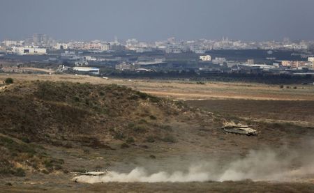 © Reuters. Israel ataca Gaza tras reanudarse el lanzamiento de cohetes 