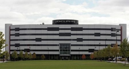 © Reuters. The U.S.'s largest auto parts supplier Delphi Corp.'s headquarters is seen in Troy, Michigan October..