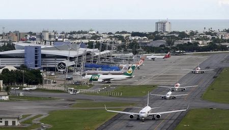 © Reuters. Vista aérea do aeroporto internacional do Recife 
