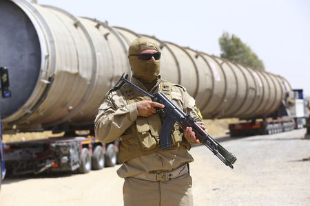 © Reuters. مسؤول أمريكي:العراق يزود المقاتلين الأكراد بالذخيرة