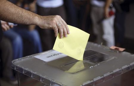 © Reuters. بدء التصويت في أول انتخابات رئاسية في تركيا