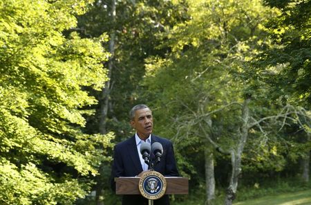 © Reuters. U.S. President Obama delivers a statement on the situation in Iraq from his vacation compound at Martha's Vineyard, Massachusetts