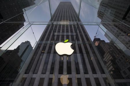 © Reuters. File picture of the Apple symbol tinted green at the Apple flagship store on 5th Avenue in New York
