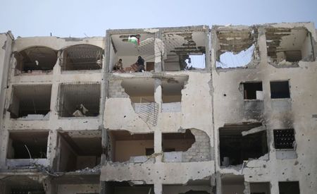 © Reuters. بريطانيا ستعلق بعض صادرات الأسلحة لاسرائيل اذا فشلت محادثات غزة