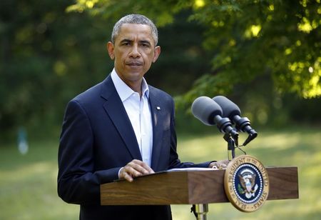 © Reuters. U.S. President Obama delivers a statement on the situation in Iraq from his vacation home at Martha's Vineyard, Massachusetts