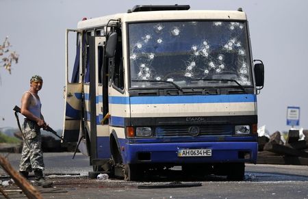 © Reuters. مقتل 12 مقاتلا قوميا أوكرانيا في كمين للانفصاليين