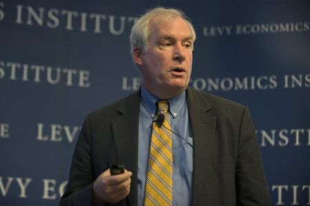 © Reuters. The Federal Reserve Bank of Boston's President and CEO Eric S. Rosengren speaks during the "Hyman P. Minsky Conference on the State of te U.S. and World Economies", in New York