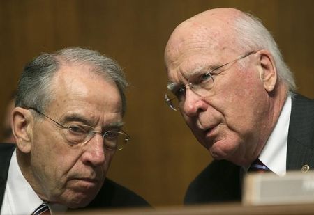 U.S. senator urges FCC net neutrality hearings outside Washington