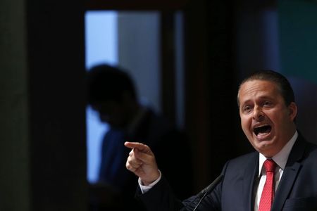 © Reuters. Candidato do PSB à Presidência, Eduardo Campos, durante encontro na Confederação Nacional da Agricultura, em Brasília 