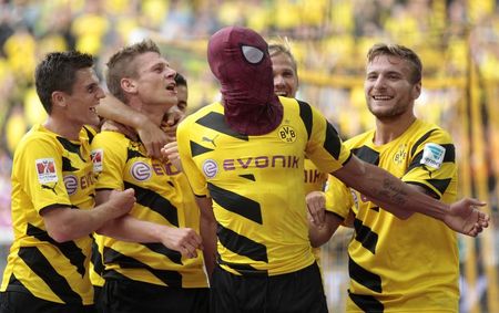 © Reuters. El Dortmund gana 2-0 al Bayern y retiene la Supercopa de Alemania