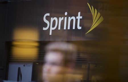 © Reuters. People walk past a Sprint store in New York