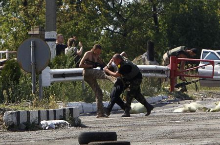 © Reuters. الغرب يواجه خيارات صعبة في حالة نشوب حرب بين روسيا وأوكرانيا