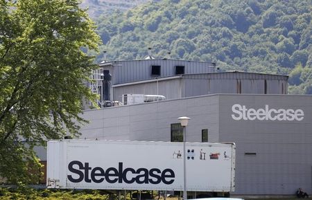 © Reuters. LE GROUPE FRANCO-BELGE PUNCH VA REPRENDRE L’USINE STEELCASE DANS LE BAS-RHIN