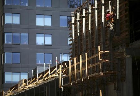© Reuters. A worker labors on a housing project on Mission Street in the South of Market neighborhood in San Francisco