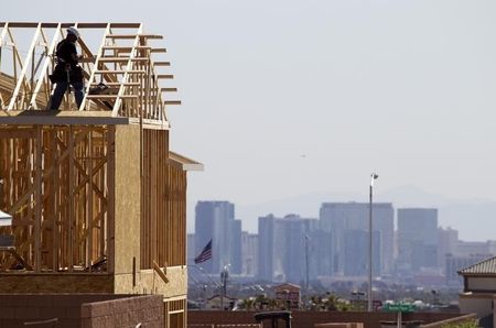 © Reuters. Nova casa sendo construída em Las Vegas, no Estado de Nevada, EUA