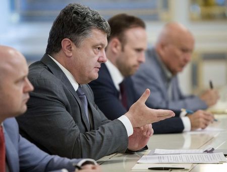 © Reuters. بوروشينكو: اجتماع بين زعماء الاتحاد الاوروبي وروسيا واوكرانيا الاسبوع القادم