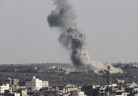 © Reuters. RUPTURE DU CESSEZ-LE-FEU DANS LA BANDE DE GAZA