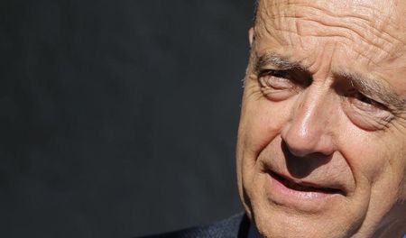 © Reuters. ALAIN JUPPÉ ANNONCE SA CANDIDATURE À LA PRIMAIRE DE L'UMP 