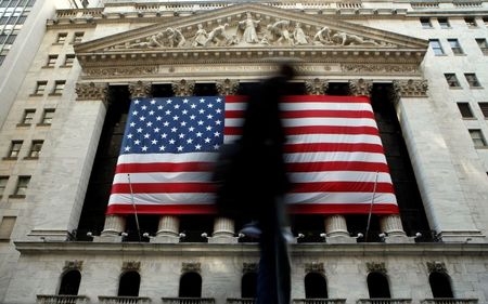 © Reuters. WALL STREET EN LÉGÈRE BAISSE DANS LES PREMIERS ÉCHANGES