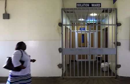 © Reuters. A woman walks past an isolation ward set aside for Ebola related cases at the Kenyatta National Hospital in the capital Nairobi