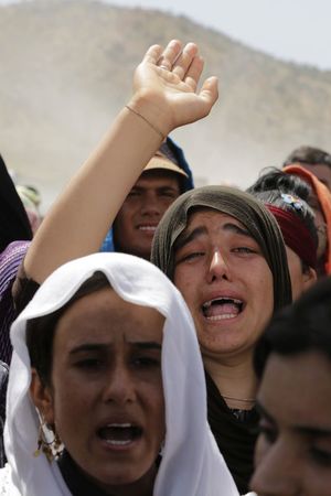 © Reuters. فيديو جديد للدولة الإسلامية يبين اعتناق اليزيديين للإسلام