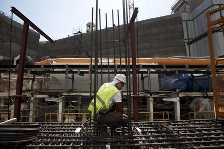 © Reuters. El crecimiento del sector privado en la eurozona se desacelera en agosto 