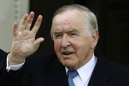 © Reuters. وفاة رئيس وزراء أيرلندا الأسبق ألبرت رينولدز عن 81 عاما