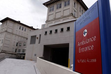 © Reuters. Hospital da Universidade Emory, em Atlanta, nos EUA