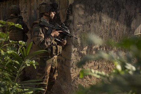 © Reuters. TROIS SOLDATS FRANÇAIS BLESSÉS DANS DES AFFRONTEMENTS À BANGUI