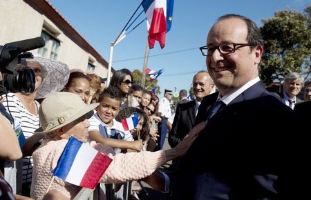 © Reuters. TOURNÉE DE FRANÇOIS HOLLANDE DANS L'OCÉAN INDIEN 