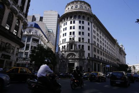 © Reuters. Cars and motorcycles are seen driving by the ICBC building in Buenos Aires' financial district