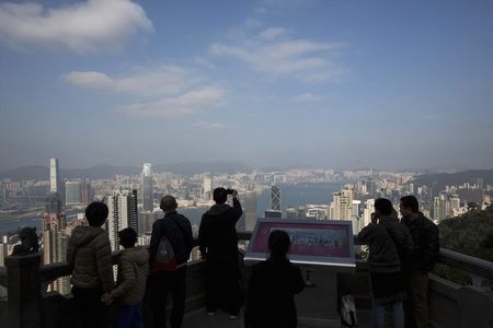 © Reuters. الصين تهدف لمضاعفة الإنفاق المحلي على السياحة بحلول 2020