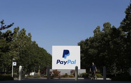 © Reuters. EBay está estudiando la escisión de Paypal, dice un diario