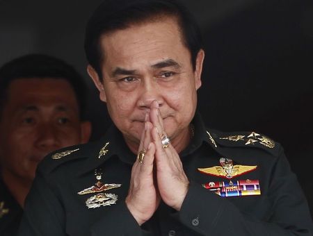 © Reuters. Thailand's newly appointed Prime Minister Prayuth Chan-ocha gestures in a traditional greeting during his visit to the 2nd Infantry Battalion, 21st Infantry Regiment, Queen's Guard in Chonburi province