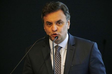 © Reuters. Candidato do PSDB à Presidência, Aécio Neves, durante evento na CNI, em Brasília