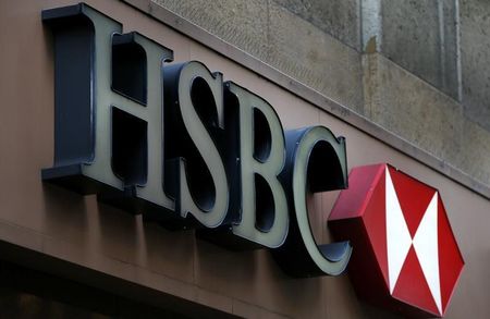 © Reuters. A sign is seen above the entrance to an HSBC branch in midtown Manhattan in New York City