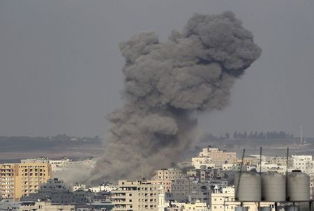 © Reuters. دول أوروبية تطرح فكرة إنشاء آلية لمراقبة أي وقف لإطلاق النار في غزة